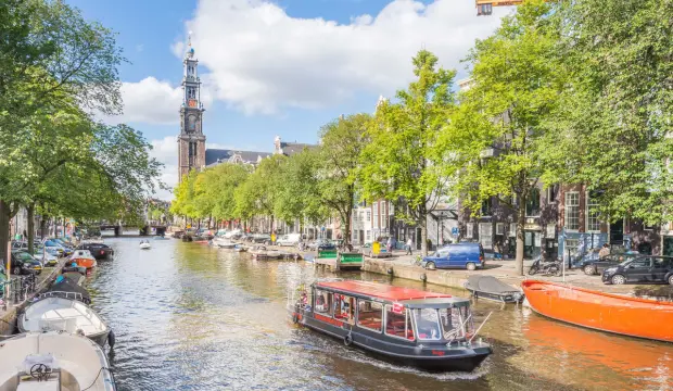 Group vs. Private Canal Cruises: The Unedited Truth About Amsterdam's Waterways