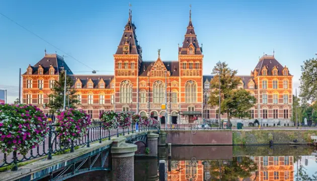 The Rijksmuseum & Vondelpark Strategy: Bypassing Amsterdam's Most Famous Traps